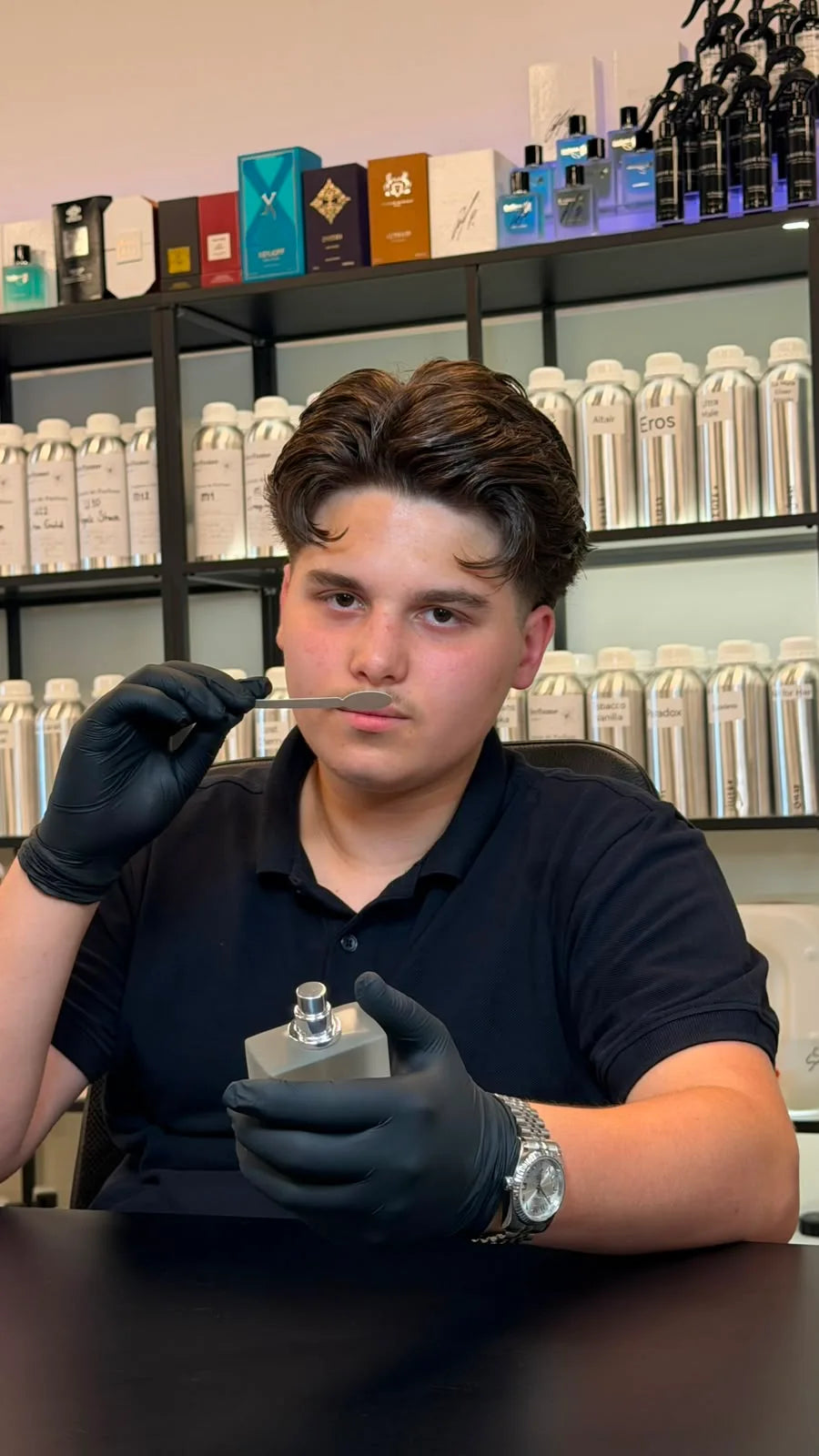Een geurstrip wordt beoordeeld in het atelier